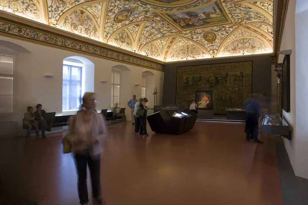 Blick in den Ständesaal mit seiner prachtvollen Stuckdecke von 1602