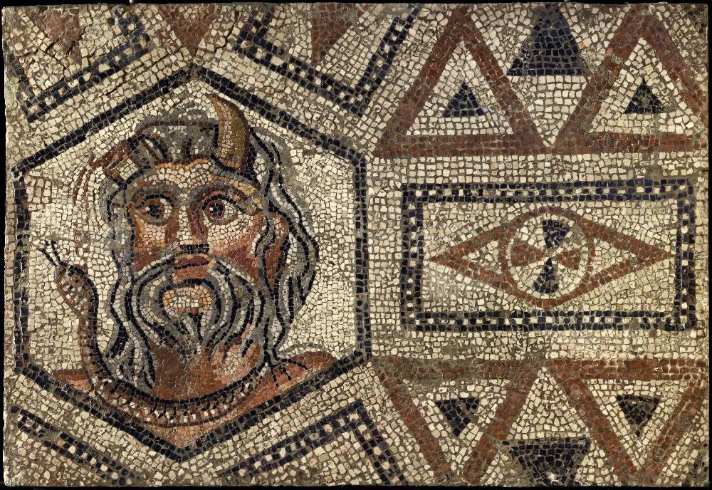 Platte des Acheloos-Mosaiks (Fundort: Salzburg, Mozartplatz, 1841), Römische Kaiserzeit, Anfang 3. Jahrhundert, Marmor und Kalkstein, © Salzburg Museum