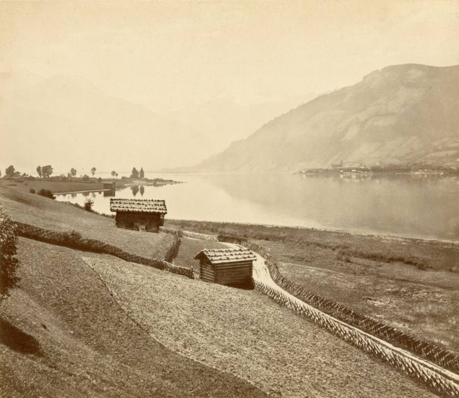 Würthle & Spinnhirn (1881–1895), Zell am See gegen das Kitzsteinhorn, um 1880, Fotoabzug auf Karton, Albuminpapier, © Salzburg Museum