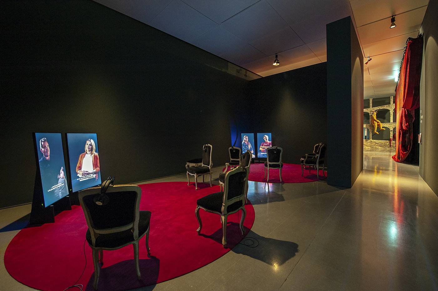 Death and Birth in My Life – Videoinstallation von Mats Staub, Foto/Copyright: Luigi Caputo