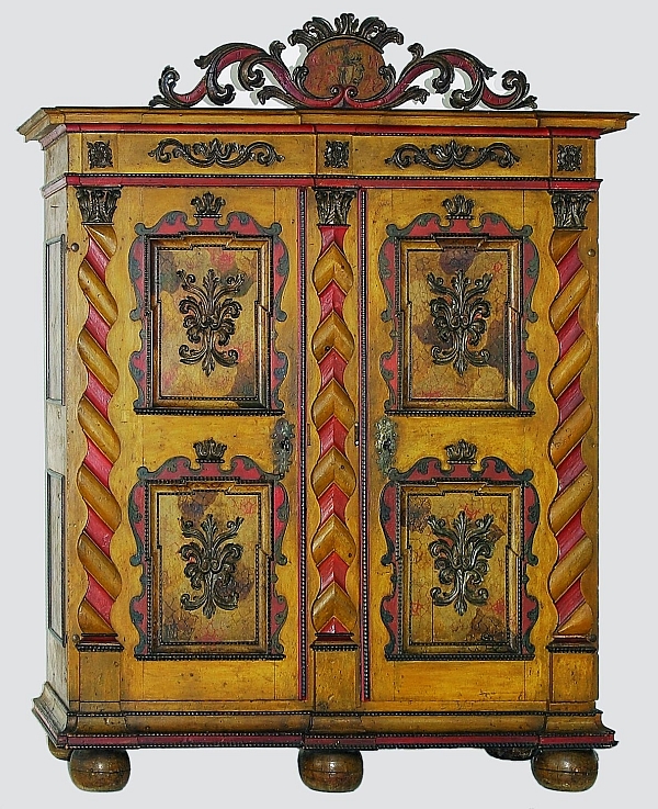 Prunkkasten, sog. Goldegger Kasten, Goldegg (Pongau, Salzburg), 1728, Zirbenholz, geschnitzt, gefasst, Inv.-Nr. 5001-2000