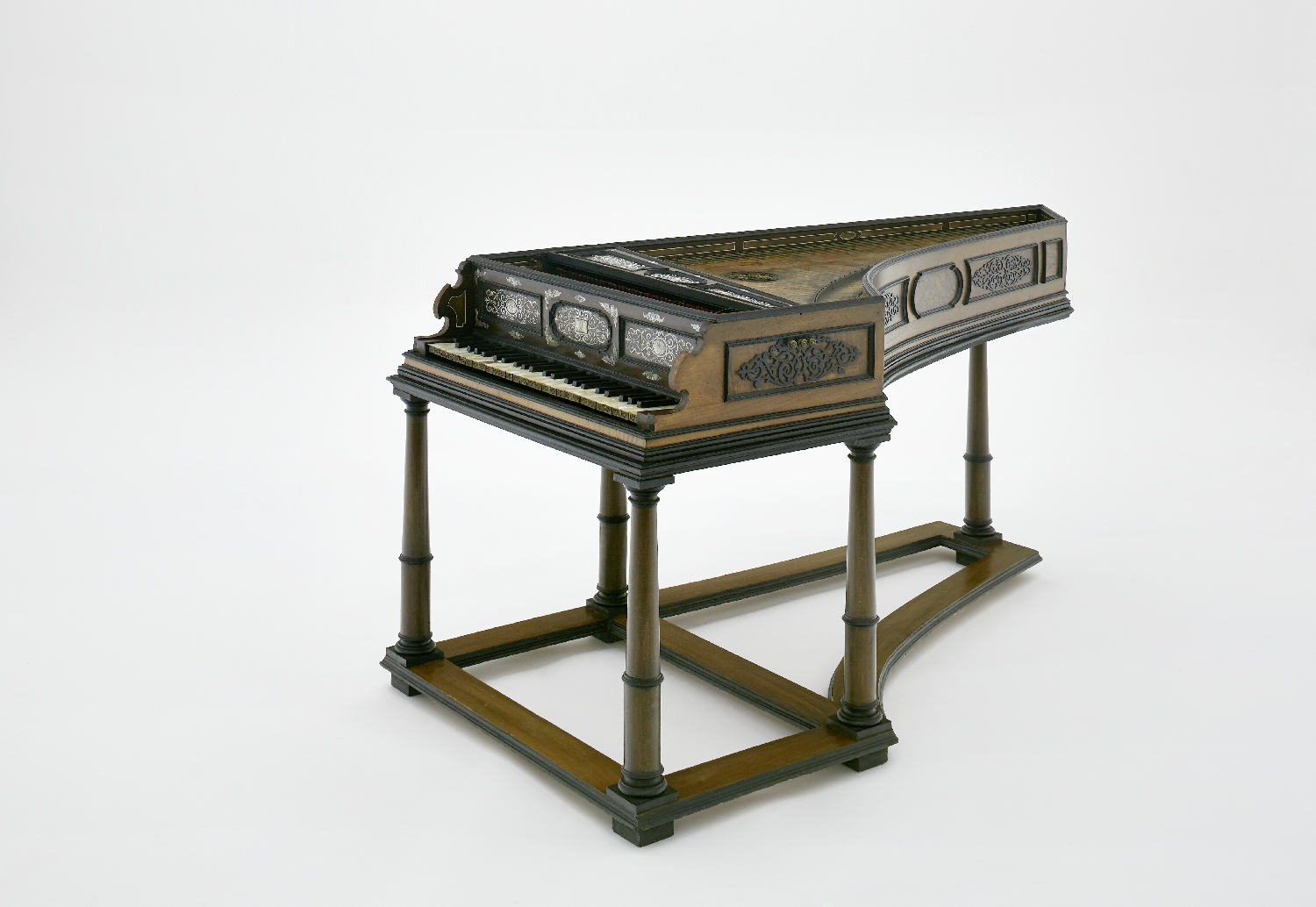 Harpsichord, Johannes Mayer, Stuttgart, 1619, wood (including ebony, walnut), mother-of-pearl, ivory, metal (iron, brass), quills, inv. no. MI 1015