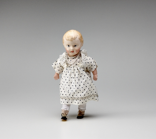 Puppe mit Zelluloidkopf, 1920, Inv.-Nr. S 2894-2006
