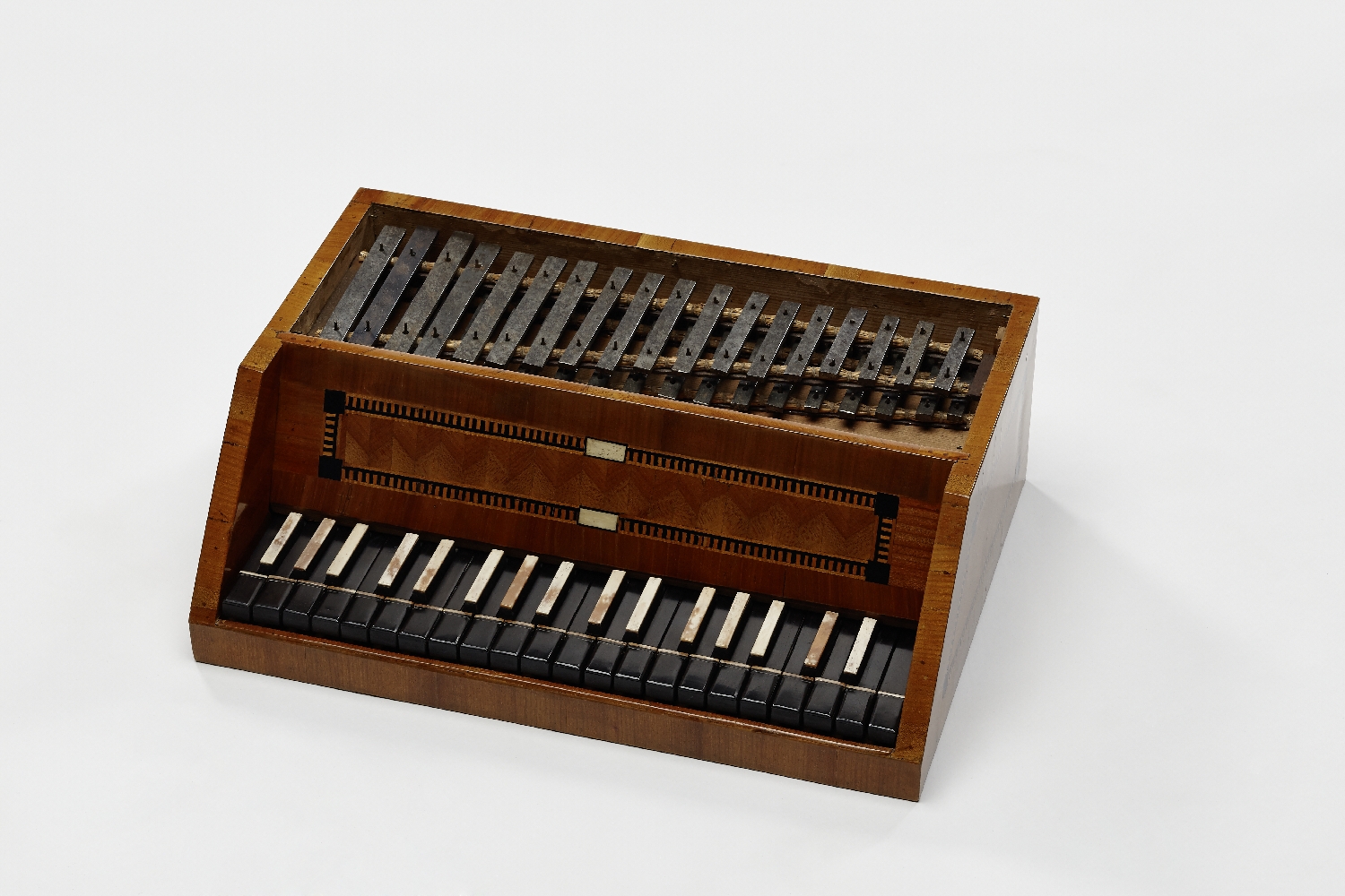 Steel piano, Jacob Peter Pirchl, Traunstein, 1805, wood (fir, cherry, ebony, maple), ivory, steel plates, inv. no. MI 1018