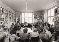 Robert Kunfk im Gespräch mit Jakob von Uexküll, dem Gründer des Altnativen Nobelpreisen, in der "Zukunftsbibliothek", JBZ-Fotoarchiv.