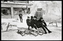 Christian Skrein, Von vorne nach hinten: Paul McCartney, John Lennon, George Harrison und Ringo Starr posieren für ein Pressefoto, 14. bis 20. März 1965 © Skrein Photo Collection