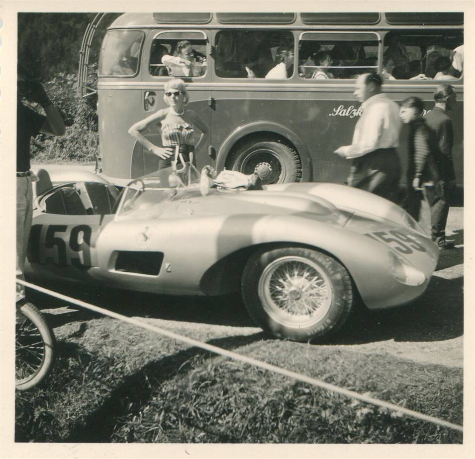 Ferrari 335s von Johnny von Neumann (1921–2003) beim Gaisbergrennen, 1957, Fotoabzug auf Papier, © Salzburg Museum (Dauerleihgabe Salzburger Museumsverein)