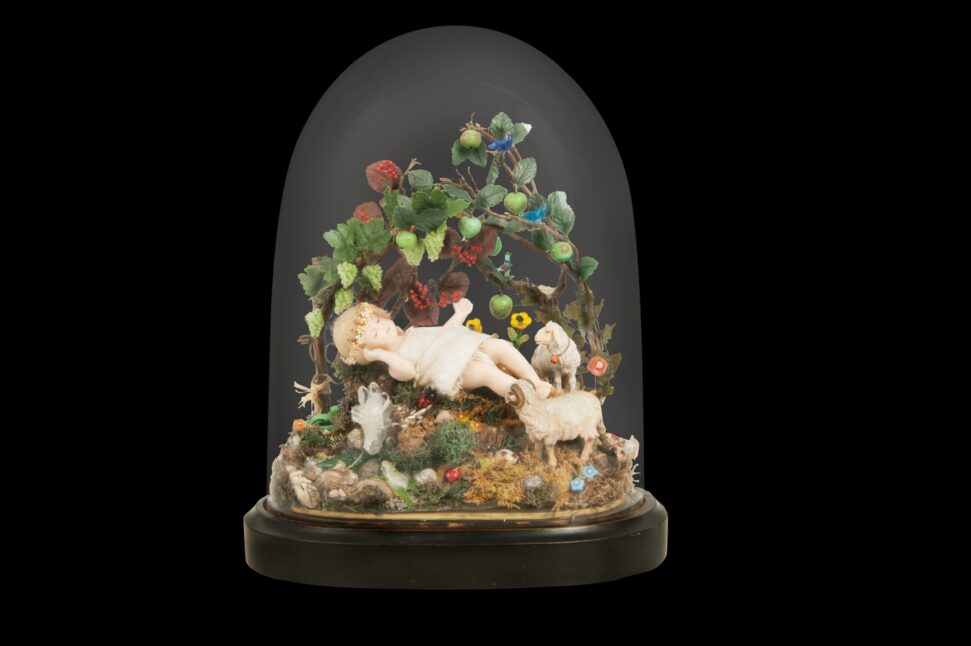 Jesusknabe im Paradiesgärtlein, Eingericht, Klosterarbeit, Waltraud Weidinger, 2008, © Salzburg Museum